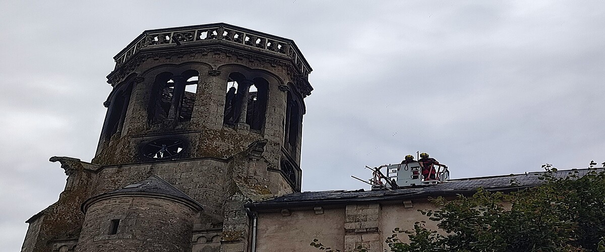 Saint-salvadou : la foudre embrase le clocher